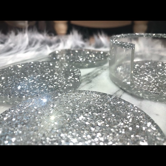 🎉 HOST PICK! 🎉 Glam Silver Glitter Coaster Set With Holder - Picture 5 of 10